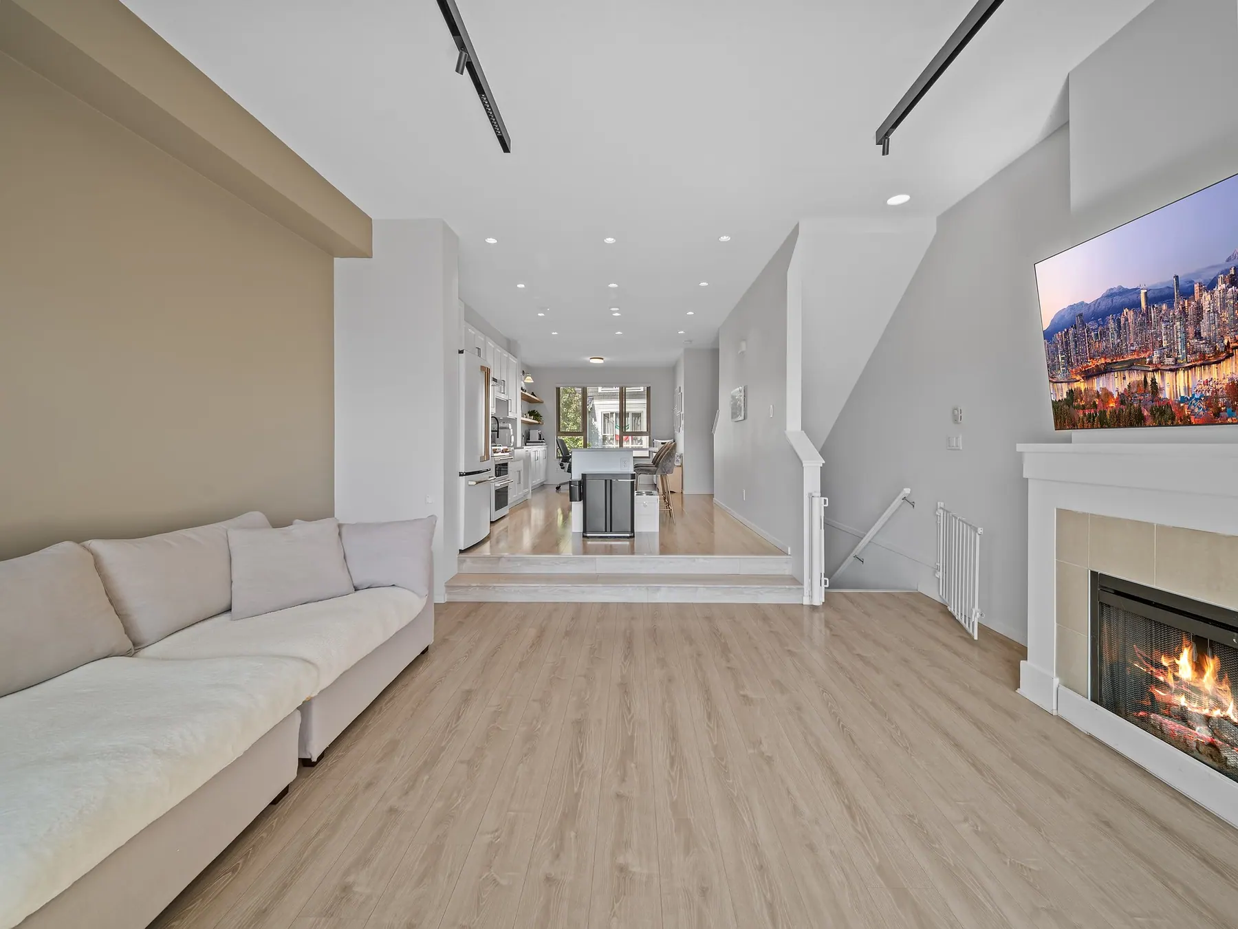 Ten foot ceilings on the main