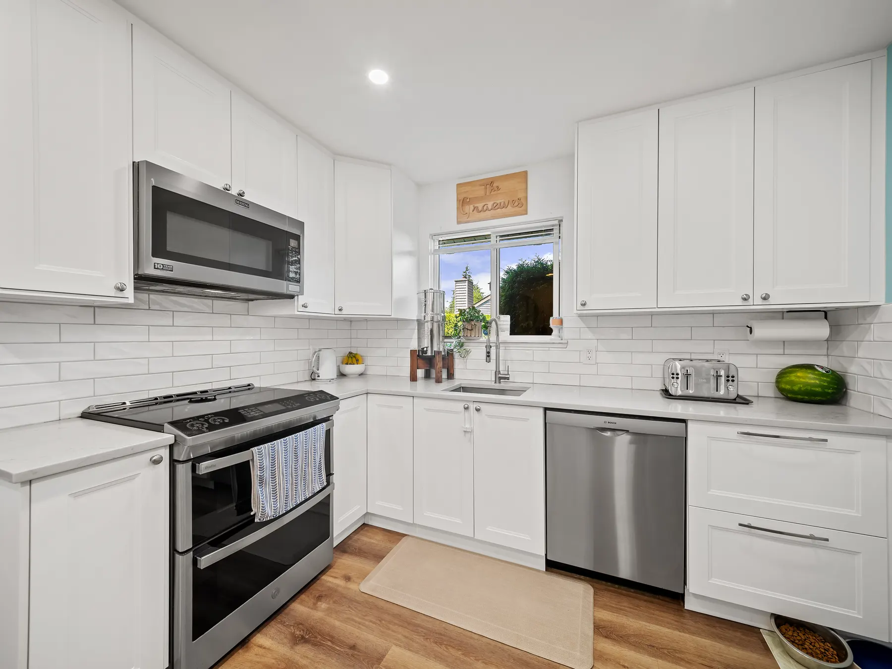 A kitchen that opens up